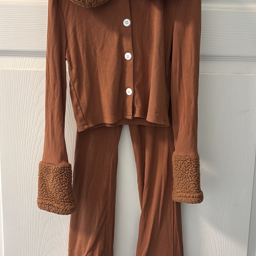 Cozy Two-Piece Loungewear Set in Rust Brown